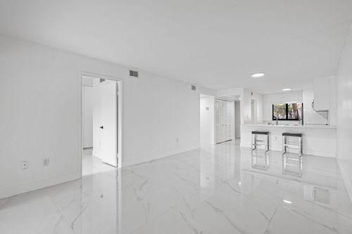 104-3-510 W Park Dr, Miami, FL, 33172-5351 | Card Image