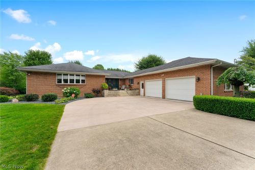 365 Sunset Drive, Brookfield, OH, 44403 | Card Image