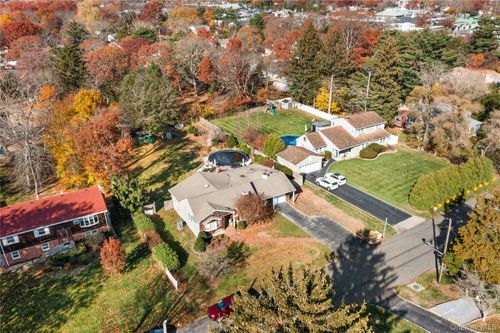 18 Floral Ave, Huntington, NY, 11743-5622 | Card Image