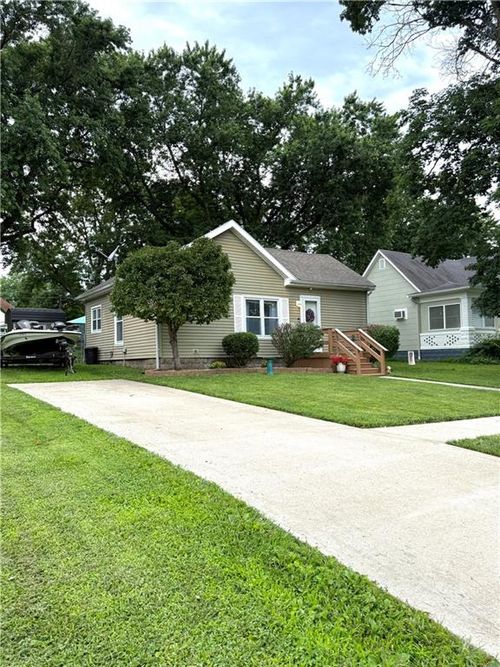 815 Meade St, Brookfield, MO, 64628-1318 | Card Image