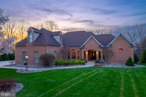 2368 Castlegreen Dr, GREENCASTLE, PA, 17225-9252 | Card Image