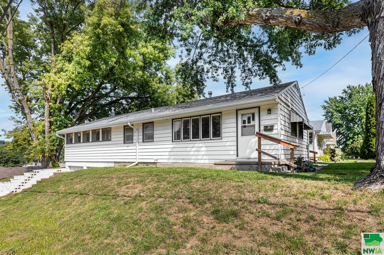 Newton St, Sioux City, IA 51106