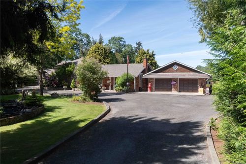 1568 Burnside Rd W, Saanich, BC, V9E2E2 | Card Image