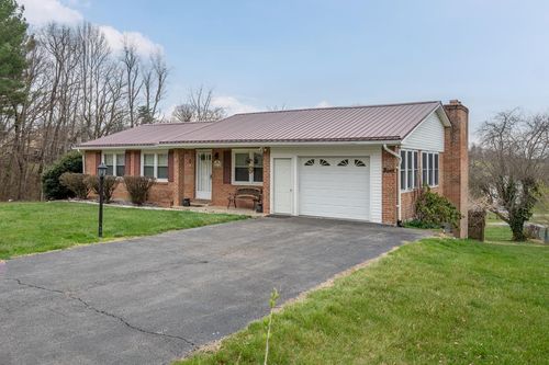 2516 Pinewood Dr, Draper, VA, 24324-2907 | Card Image