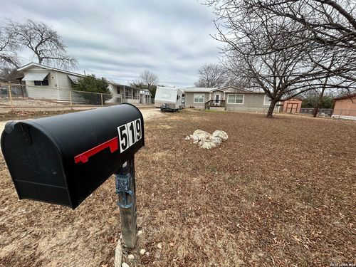 519 Loyal Valley Rd, Kerrville, TX, 78028-6216 | Card Image