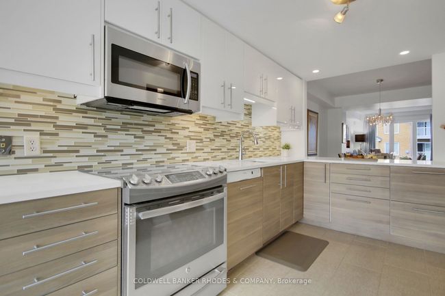 1648 Locksley Lane, Condo with 2 bedrooms, 2 bathrooms and 1 parking in Gloucester ON | Image 11
