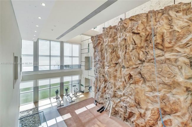 APT-405 - 6799 Collins Ave, Condo with 3 bedrooms, 3 bathrooms and null parking in Miami Beach FL | Image 23
