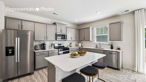 555 Blackpool Ct, Monroe, NC, 28112-9639 | Card Image