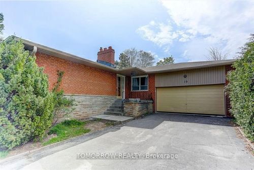 19 Morewood Cres, North York, ON, M2K1L8 | Card Image