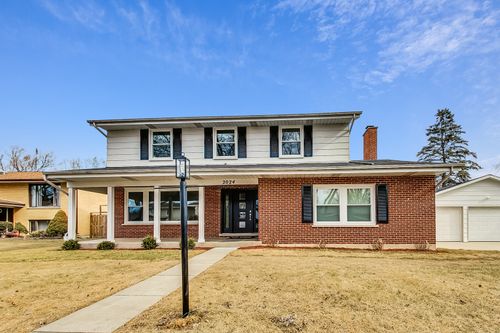2024 E Wintergreen Ave, Mount Prospect, IL, 60056-1742 | Card Image