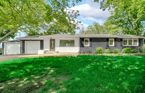 352 Meadow Lane Dr, Valparaiso, IN, 46383-1734 | Card Image