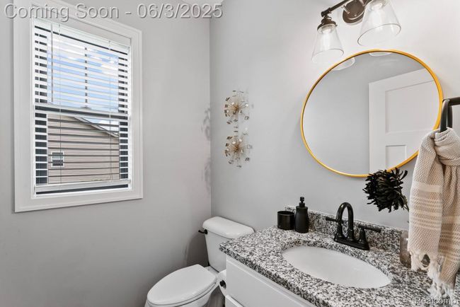 Half bath on main level | Image 20