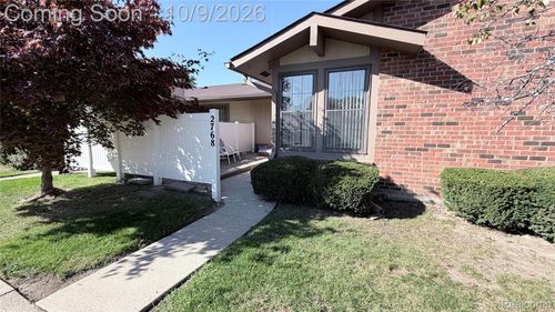 2768 Roundtree Dr, Troy, MI, 48083-2328 | Card Image
