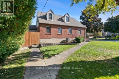 1 Squires Ave, House other with 3 bedrooms, 3 bathrooms and 6 parking in East York ON | Image 3