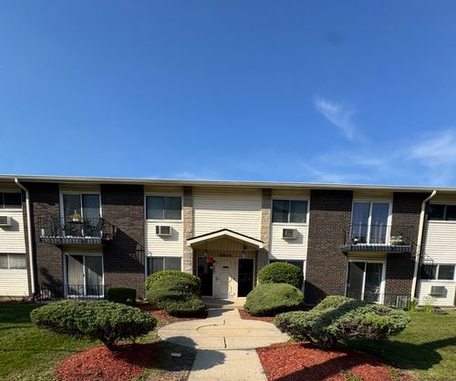 2f-8804 Golf Rd, Des Plaines, IL, 60016 | Card Image