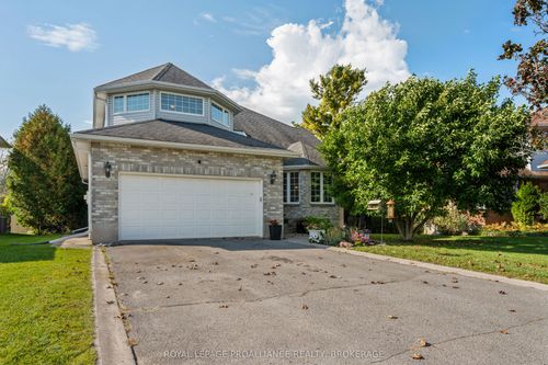 605 Fernmoor Dr, Kingston, ON, K7M8K5 | Card Image