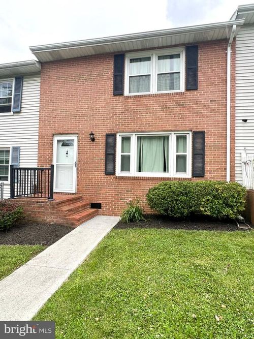 8 Biggs Dr, FRONT ROYAL, VA, 22630-4588 | Card Image