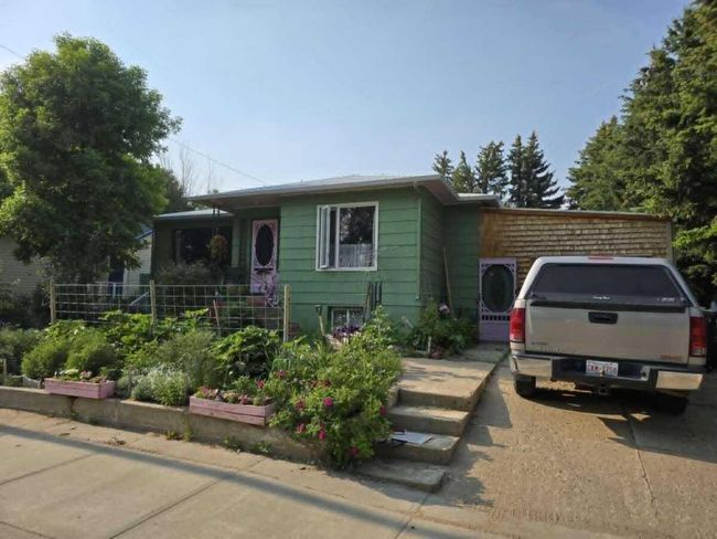 221 Center Avenue Ne, House other with 3 bedrooms, 2 bathrooms and 5 parking in Milk River AB | Image 41