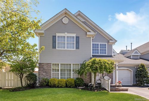 8 Hannah Ln, Middle Island, NY, 11953-3026 | Card Image