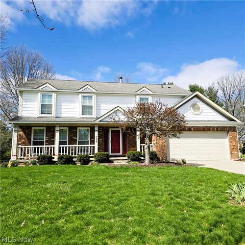 9898 Lakeview Cir, Strongsville, OH, 44136-2642 | Card Image