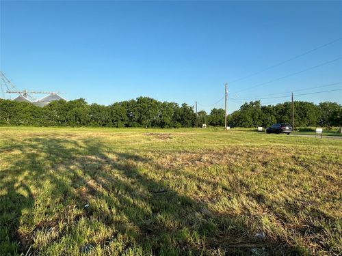 523 W Oak St, Gunter, TX, 75058-2158 | Card Image