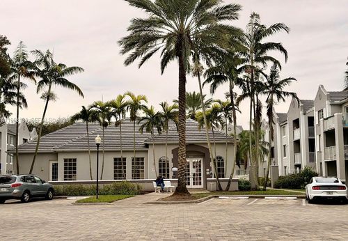 apt-301-777 Sw 111th Way, Pembroke Pines, FL, 33025-6929 | Card Image