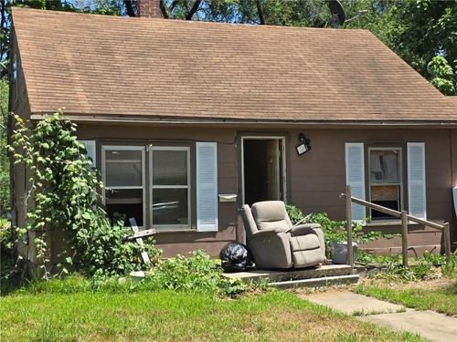 320 N 6th St, Clinton, MO, 64735-1634 | Card Image