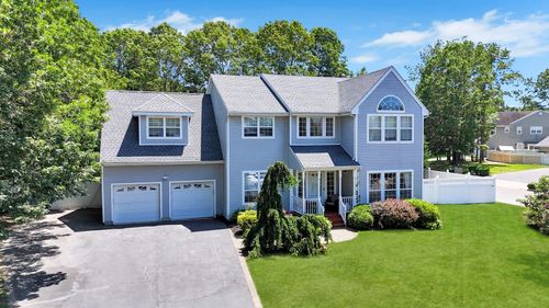 75 Province Dr, South Setauket, NY, 11720-4607 | Card Image