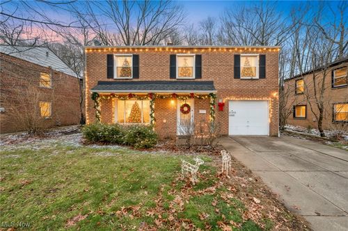 27580 Tremaine Dr, Euclid, OH, 44132-3432 | Card Image