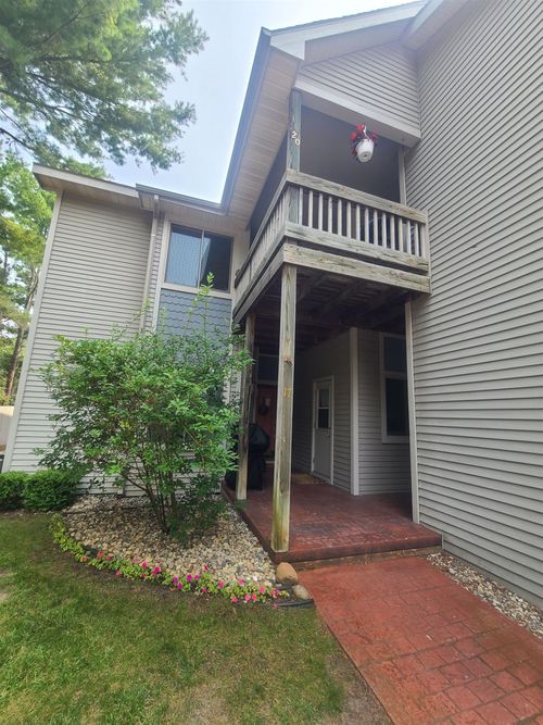 5676 N Us Highway 23, Oscoda, MI, 48750-8731 | Card Image