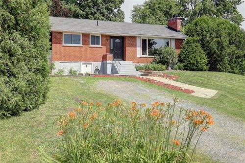 8 W Mclean Blvd, Maitland, ON, K0E1P0 | Card Image