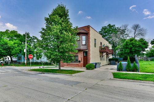 2150 N Palmer St, Milwaukee, WI, 53212-3220 | Card Image