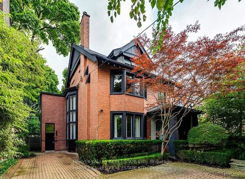 11 Shorncliffe Ave, Toronto, ON, M4V1S9 | Card Image