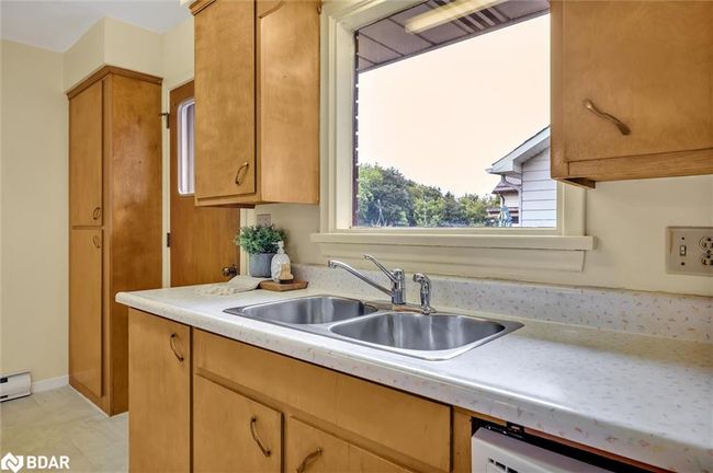 28 Bond St E, House other with 3 bedrooms, 2 bathrooms and 2 parking in Fenelon Falls ON | Image 13