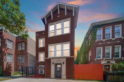 7305 S Yates Blvd, Chicago, IL, 60649-5825 | Card Image