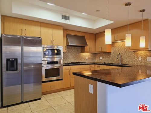 201-311 S Gramercy Pl, Los Angeles, CA, 90020-4588 | Card Image