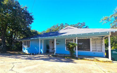 2621 N Locust St, Denton, TX, 76209-0813 | Card Image
