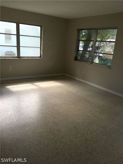 914 San Remo Ave, NAPLES, FL, 34104-4017 | Card Image