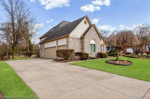 56688 Portsmouth Dr, Shelby Township, MI, 48316-4840 | Card Image