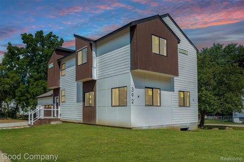 392 S Squirrel Rd, Auburn Hills, MI, 48326-3257 | Card Image