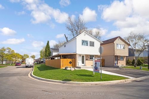 18 Hardcastle Crt, Brampton, ON, L6S2B3 | Card Image