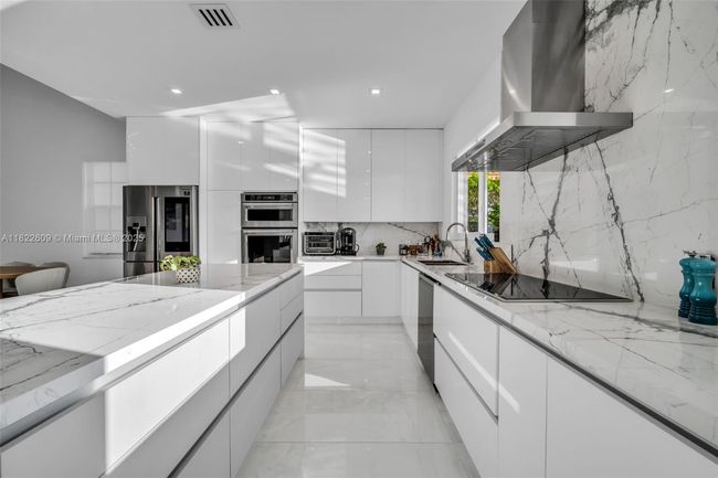 942 Lavender Cir, House other with 4 bedrooms, 3 bathrooms and null parking in Weston FL | Image 22