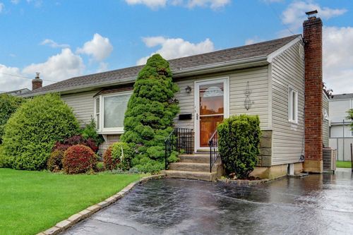 207 N 3rd St, Bethpage, NY, 11714-2107 | Card Image