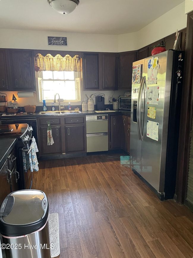 612 Blaney St, House other with 4 bedrooms, 2 bathrooms and null parking in Clinton NC | Image 4