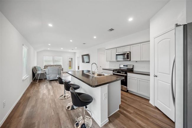 5454 Desert Glen Dr, House other with 3 bedrooms, 2 bathrooms and 2 parking in Spring TX | Image 5