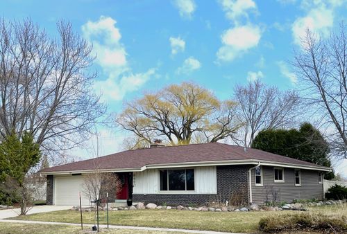 6490 S Crane Dr, Oak Creek, WI, 53154-1208 | Card Image