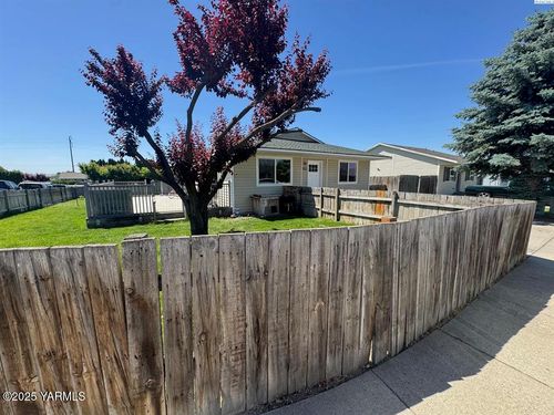 866 Ismo Loop, Sunnyside, WA, 98944-1083 | Card Image