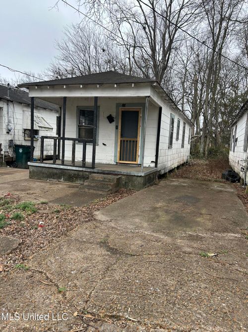 617 Avenue L, Greenwood, MS, 38930-6329 | Card Image