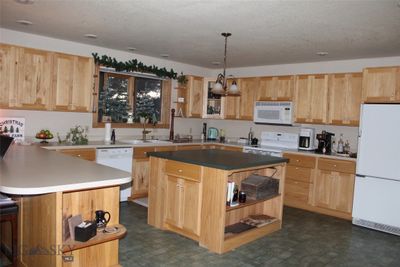 Family Size Kitchen | Image 3