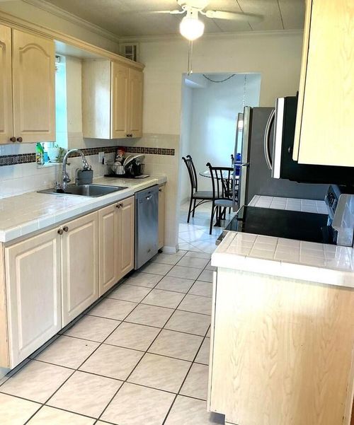 a-204-8000 Lagos De Campo Blvd, Tamarac, FL, 33321-3800 | Card Image
